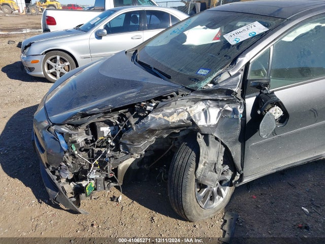 JTDKARFU6K3094651 Toyota Prius Limited