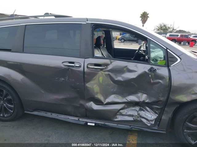 5TDXRKEC6MS058264 Toyota Sienna Xse