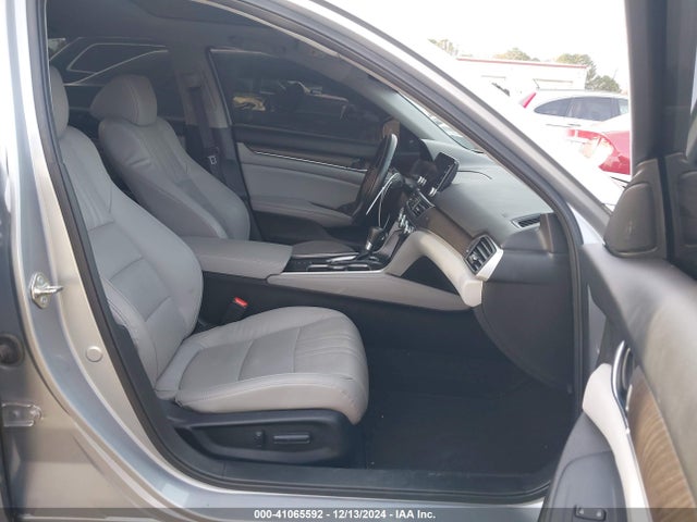1HGCV1F96JA186439 Honda Accord Touring
