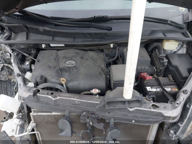 5TDXZ3DC2HS887099 Toyota Sienna Se 8 Passenger