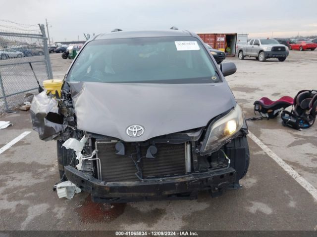 5TDXZ3DC2HS887099 Toyota Sienna Se 8 Passenger