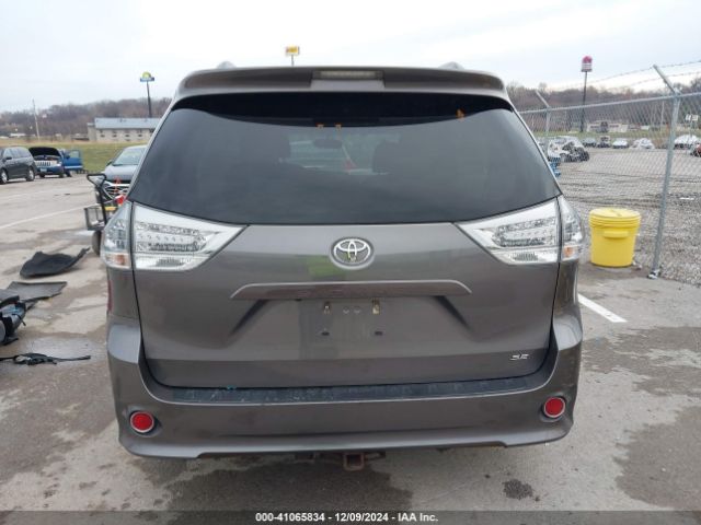 5TDXZ3DC2HS887099 Toyota Sienna Se 8 Passenger