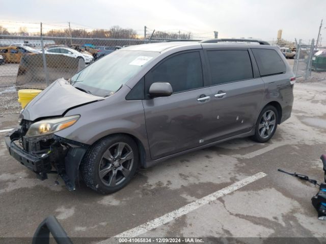 5TDXZ3DC2HS887099 Toyota Sienna Se 8 Passenger