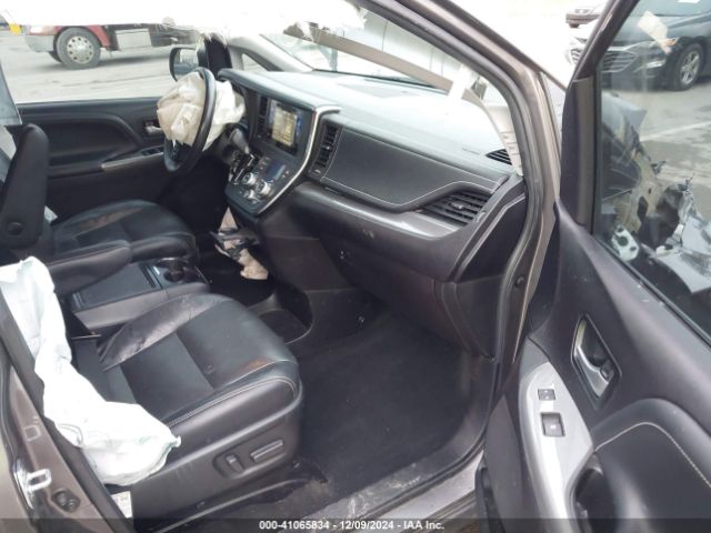 5TDXZ3DC2HS887099 Toyota Sienna Se 8 Passenger