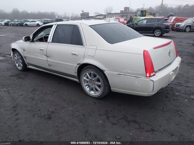 2011 CADILLAC DTS 1G6KH5E69BU116100 Photo 2