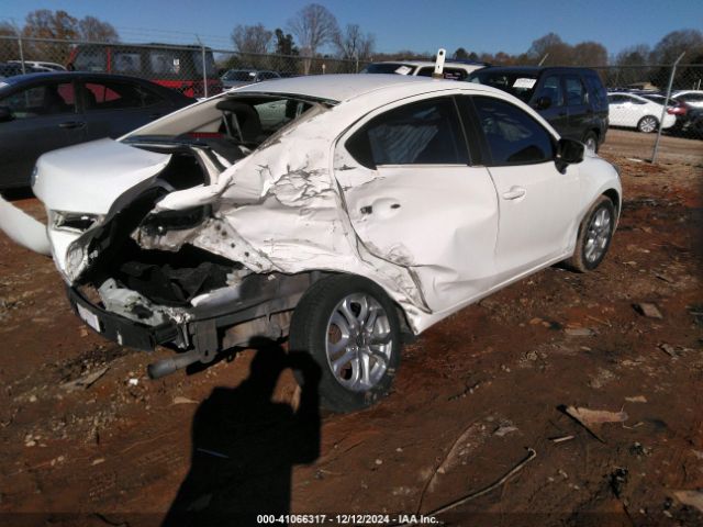 3MYDLBZV3GY122324 Scion IA