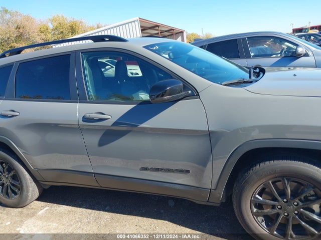 1C4PJMMBXPD111303 Jeep Cherokee Altitude Lux 4x4