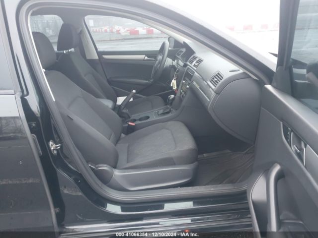 1VWAT7A3XEC065079 Volkswagen Passat 1.8t S