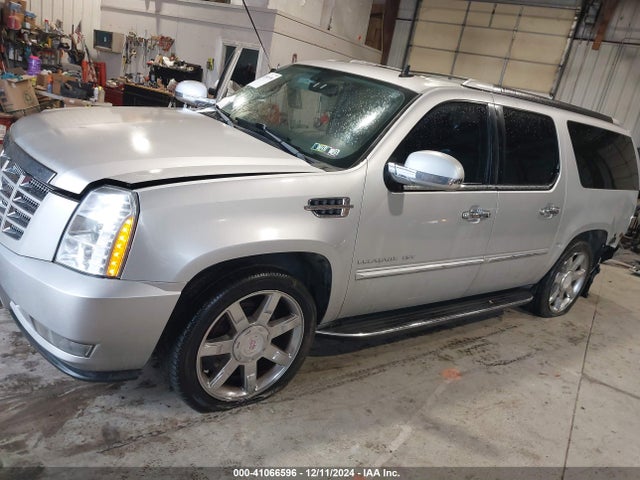 2011 CADILLAC ESCALADE ESV 1GYS4HEF6BR386392 Photo 1