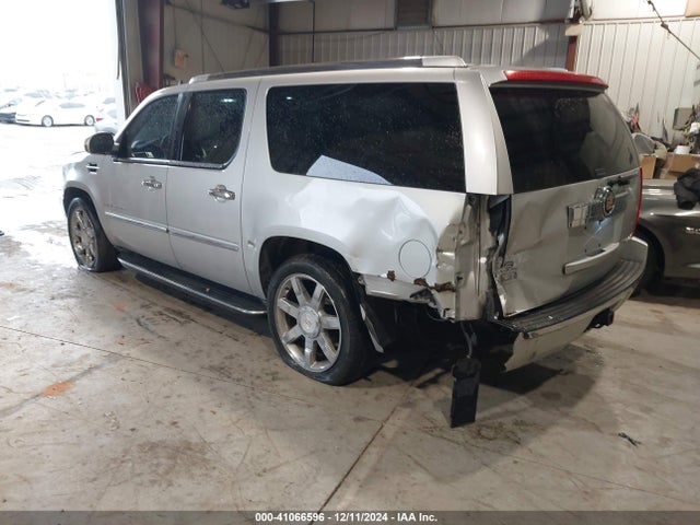 2011 CADILLAC ESCALADE ESV 1GYS4HEF6BR386392 Photo 2
