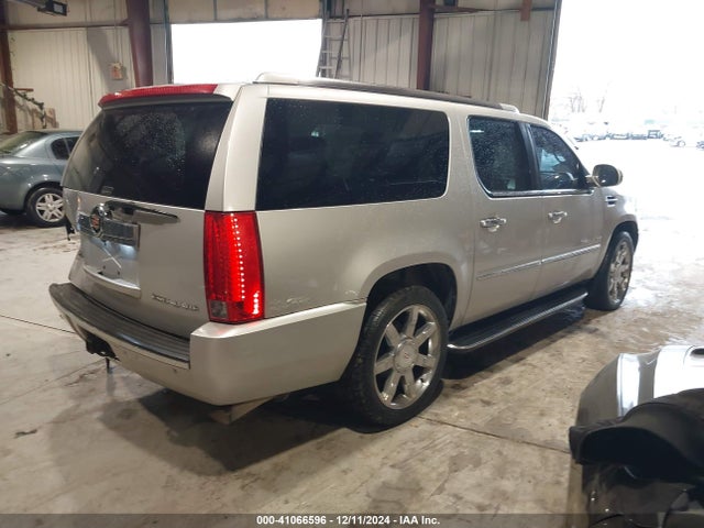 2011 CADILLAC ESCALADE ESV 1GYS4HEF6BR386392 Photo 3