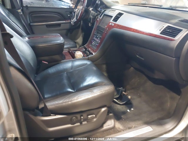 2011 CADILLAC ESCALADE ESV 1GYS4HEF6BR386392 Photo 4