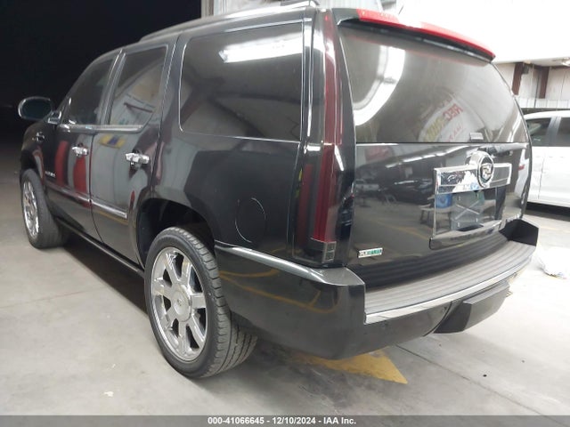 2011 CADILLAC ESCALADE 1GYS4CEF8BR299998 Photo 2