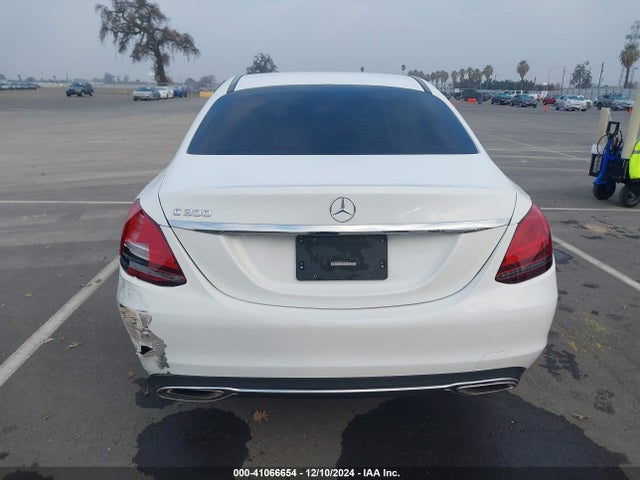 W1KWF8DB8MR646493 Mercedes-Benz C 300 Sedan