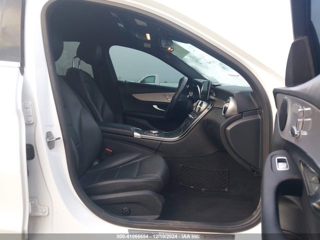 W1KWF8DB8MR646493 Mercedes-Benz C 300 Sedan