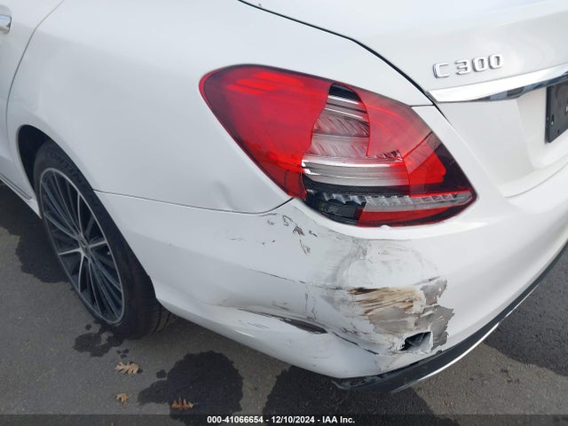 W1KWF8DB8MR646493 Mercedes-Benz C 300 Sedan