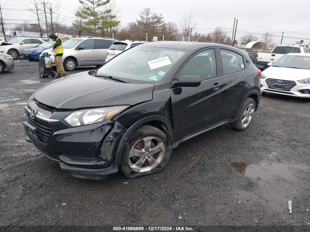 Honda HR-V LX 2017 3CZRU6H38HG710083 Image 2