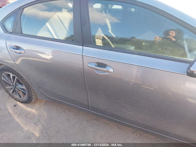 3KPF24AD4PE635995 KIA Forte Lxs