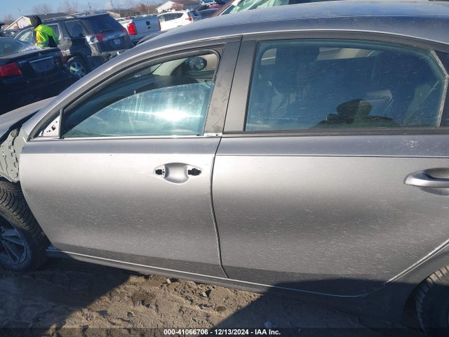 3KPF24AD4PE635995 KIA Forte Lxs