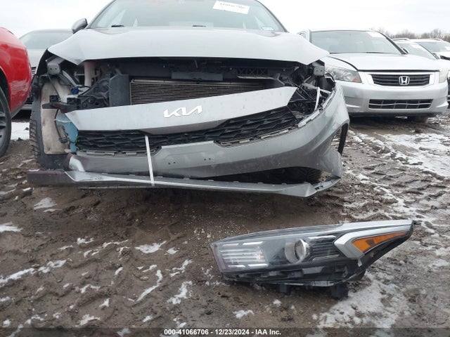 3KPF24AD4PE635995 KIA Forte Lxs