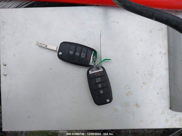 5XXGT4L39KG327257 KIA Optima Lx