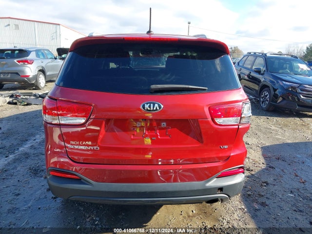 5XYPG4A57GG129837 KIA Sorento 3.3l Lx