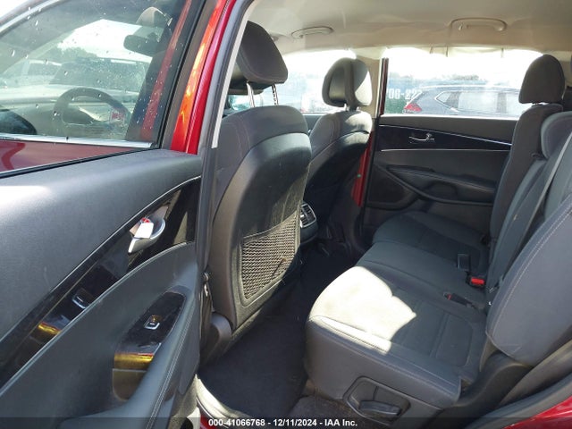 5XYPG4A57GG129837 KIA Sorento 3.3l Lx
