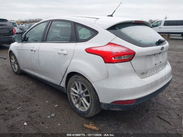 Ford FOCUS SE 2015 1FADP3K25FL223631 Image 3