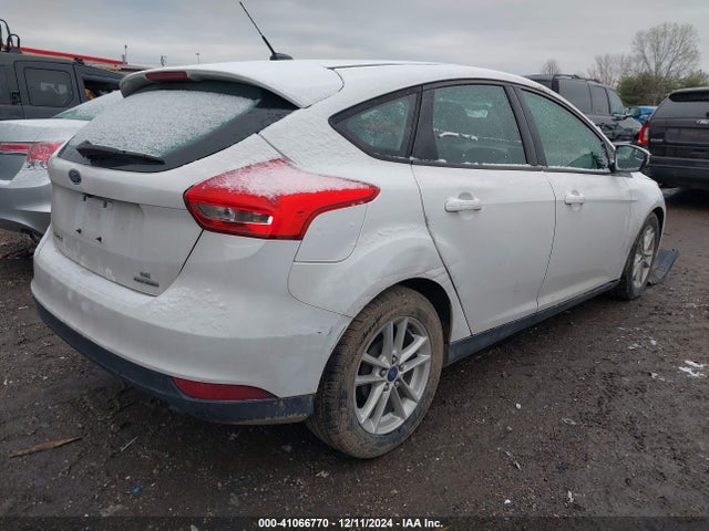 Ford FOCUS SE 2015 1FADP3K25FL223631 Image 4