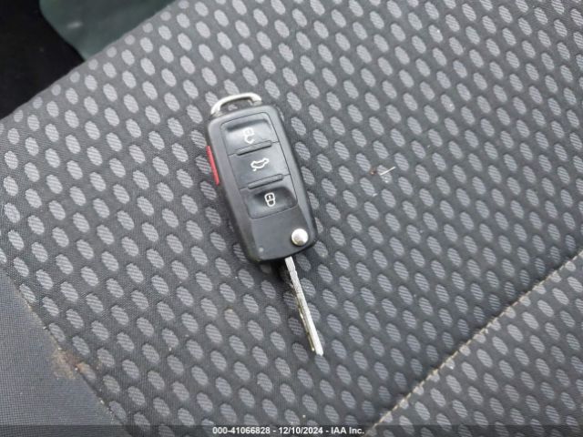 2011 VOLKSWAGEN TIGUAN WVGAV7AX6BW526008 Photo 10
