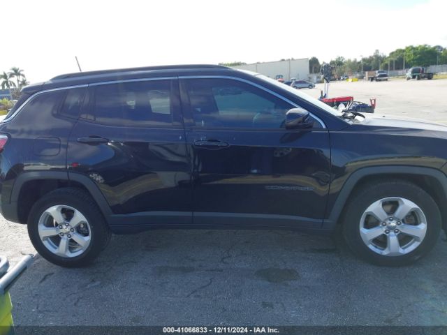 3C4NJDBB9KT596823 Jeep Compass Latitude 4x4