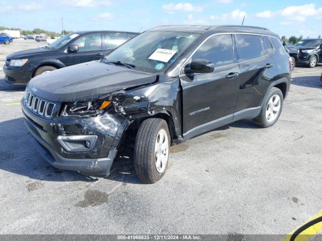 3C4NJDBB9KT596823 Jeep Compass Latitude 4x4