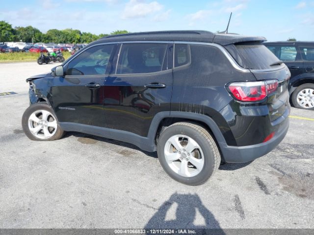3C4NJDBB9KT596823 Jeep Compass Latitude 4x4