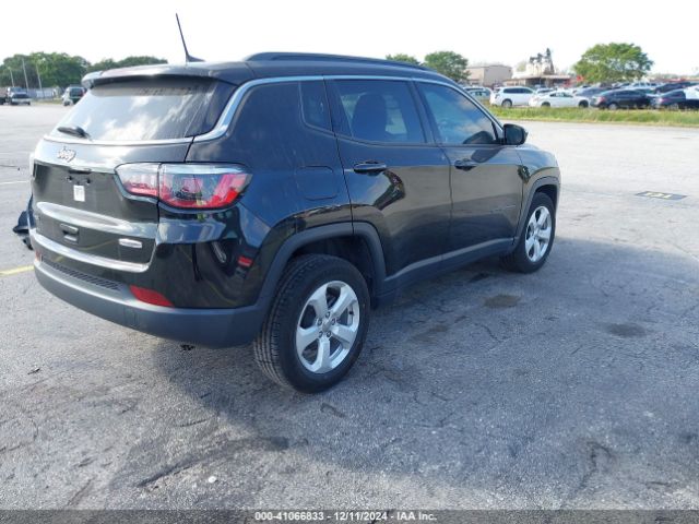 3C4NJDBB9KT596823 Jeep Compass Latitude 4x4