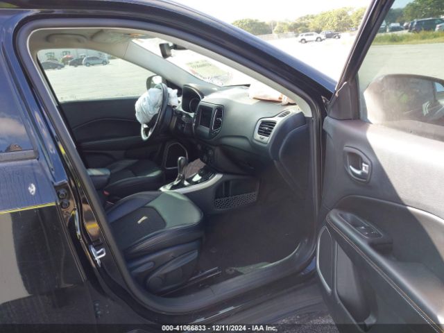 3C4NJDBB9KT596823 Jeep Compass Latitude 4x4