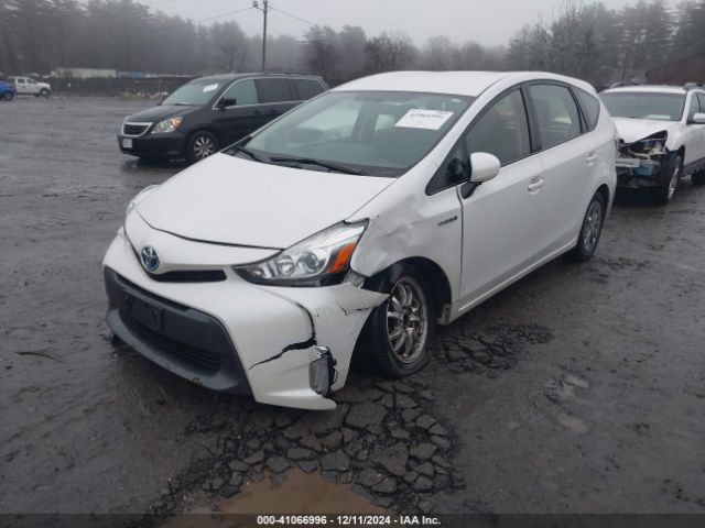 JTDZN3EU0FJ021732 Toyota Prius V Three
