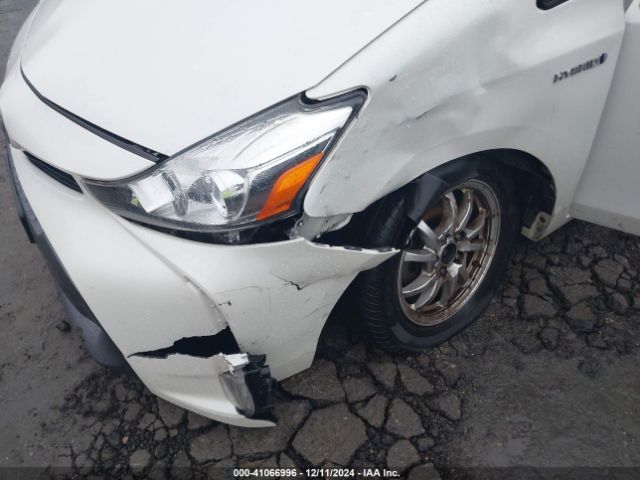 JTDZN3EU0FJ021732 Toyota Prius V Three
