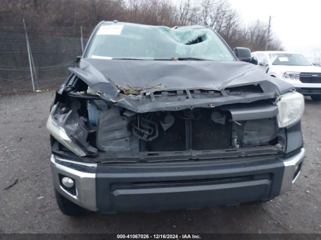 5TFDY5F18EX349008 Toyota Tundra Sr5 5.7l V8