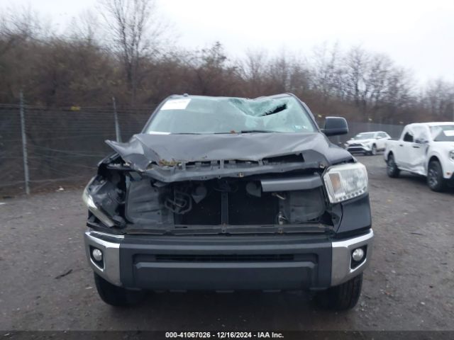 5TFDY5F18EX349008 Toyota Tundra Sr5 5.7l V8