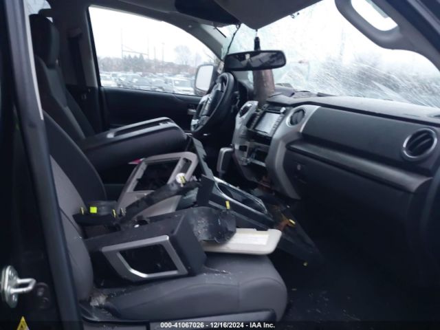 5TFDY5F18EX349008 Toyota Tundra Sr5 5.7l V8