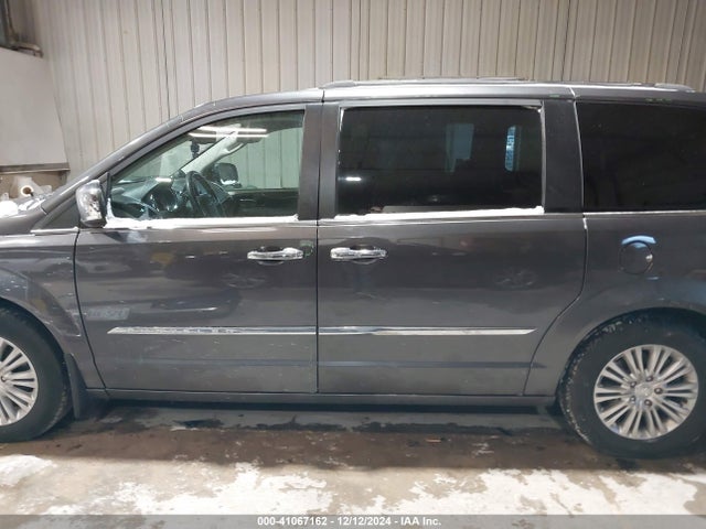 2C4RC1CG5GR303661 Chrysler Town & Country Touring-l Anniversary Edition