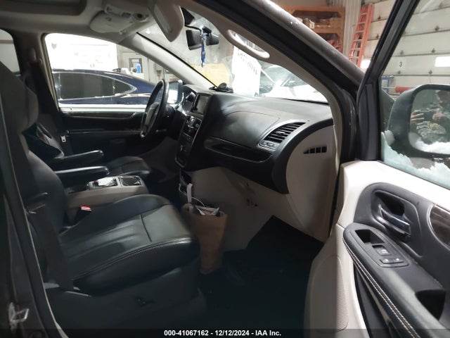 2C4RC1CG5GR303661 Chrysler Town & Country Touring-l Anniversary Edition