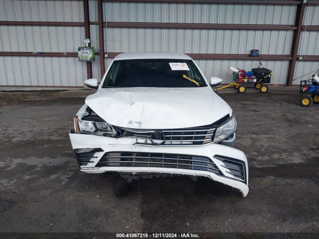 1VWDT7A36HC076551 Volkswagen Passat 1.8t R-line