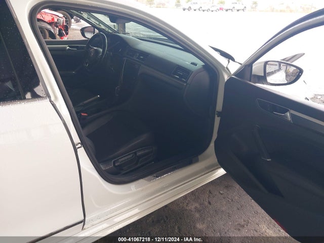 1VWDT7A36HC076551 Volkswagen Passat 1.8t R-line