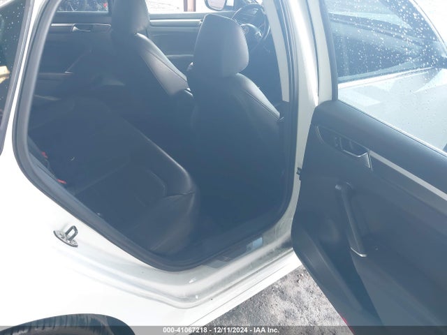 1VWDT7A36HC076551 Volkswagen Passat 1.8t R-line