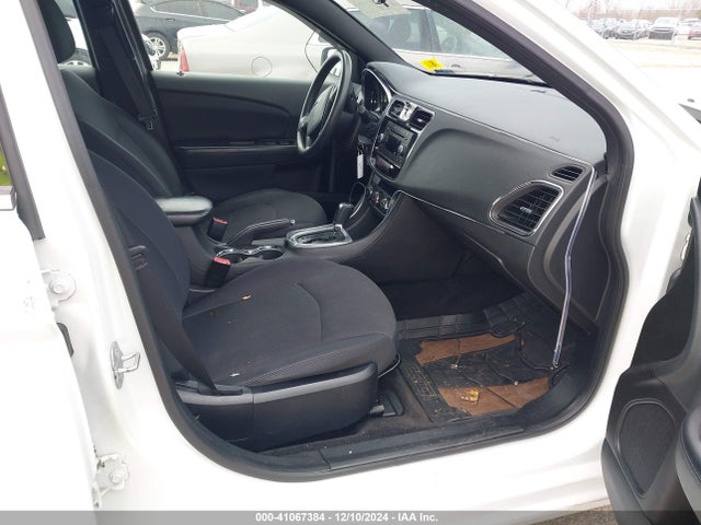 1C3CCBAB1EN207639 Chrysler 200 LX
