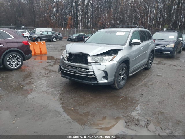 Toyota Highlander Le 2017 5TDZARFH7HS025377 Image 2