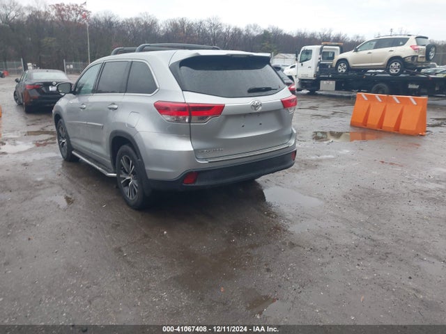 Toyota Highlander Le 2017 5TDZARFH7HS025377 Image 3