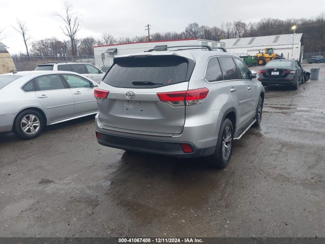 Toyota Highlander Le 2017 5TDZARFH7HS025377 Image 4