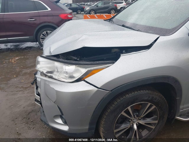 Toyota Highlander Le 2017 5TDZARFH7HS025377 Image 6
